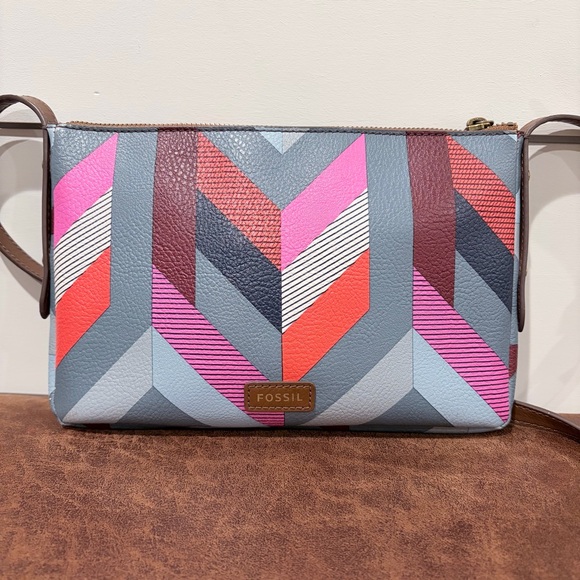 Fossil Chevron Geo Print Leather Crossbody Bag Colorful Everyday Chic Casual - Picture 2 of 9